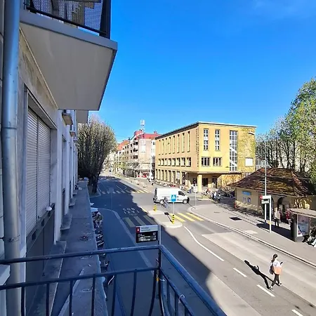 Alt Views & Spacious Living With Rooftop Terrace